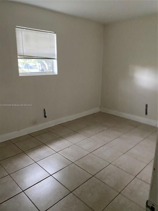 For Rent: $2,500 (3 beds, 2 baths, 1012 Square Feet)