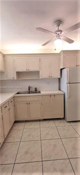 For Sale: $130,000 (1 beds, 1 baths, 770 Square Feet)