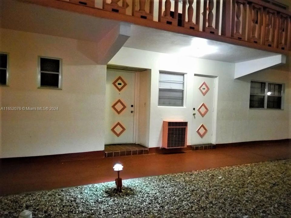 For Sale: $130,000 (1 beds, 1 baths, 770 Square Feet)