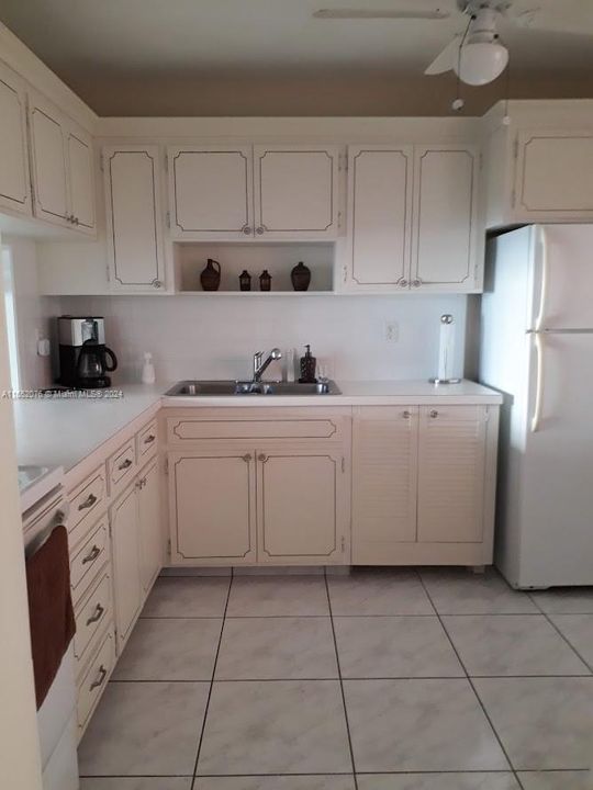 For Sale: $130,000 (1 beds, 1 baths, 770 Square Feet)