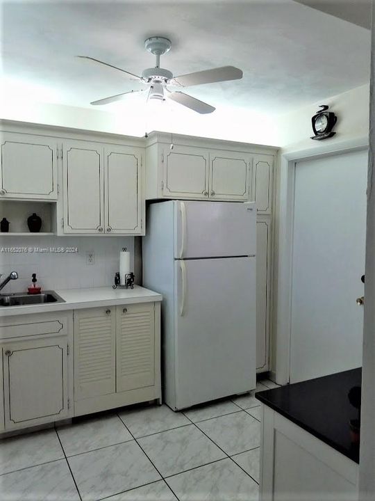 For Sale: $130,000 (1 beds, 1 baths, 770 Square Feet)