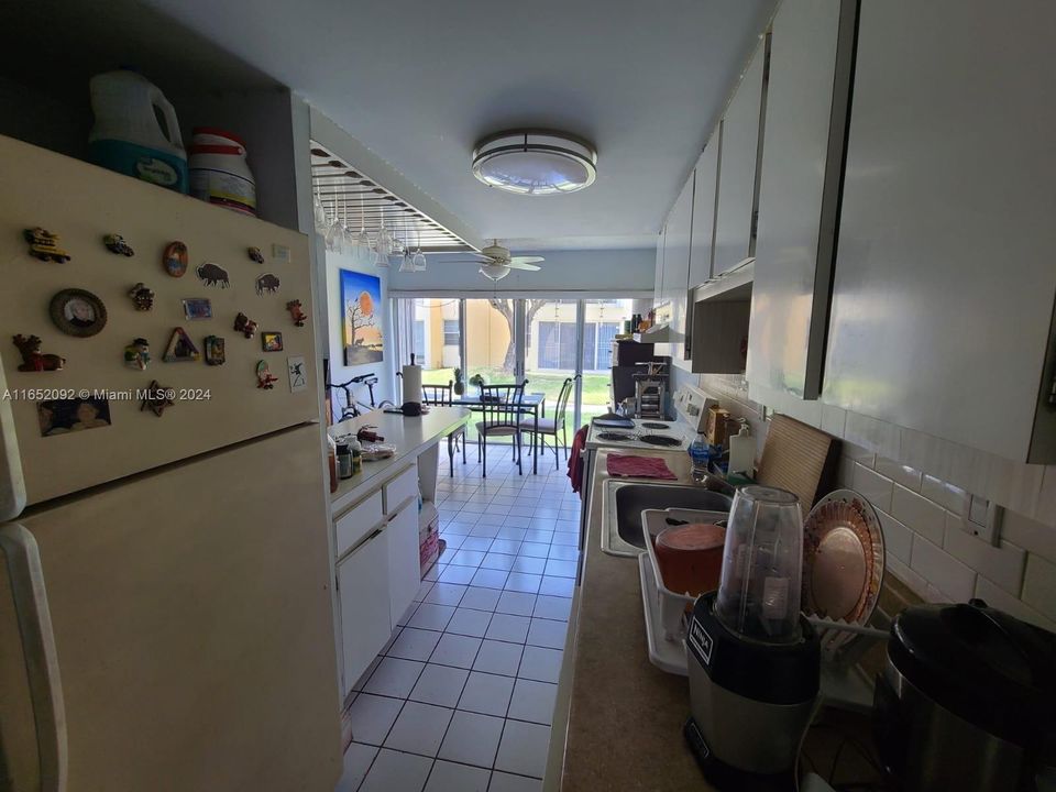 For Sale: $245,000 (1 beds, 1 baths, 614 Square Feet)