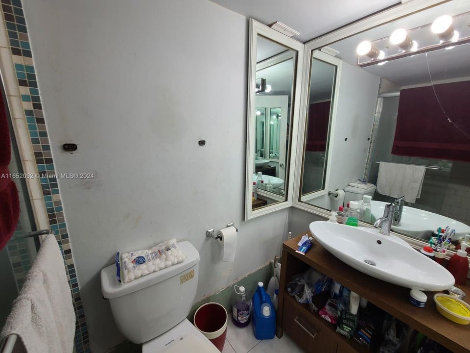 For Sale: $245,000 (1 beds, 1 baths, 614 Square Feet)