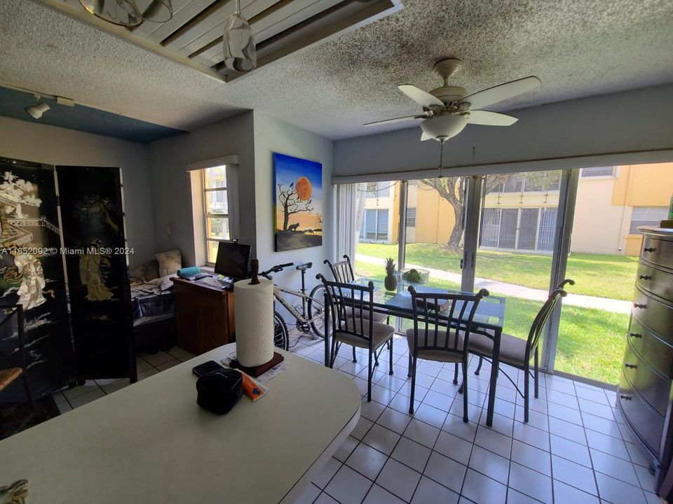 For Sale: $245,000 (1 beds, 1 baths, 614 Square Feet)