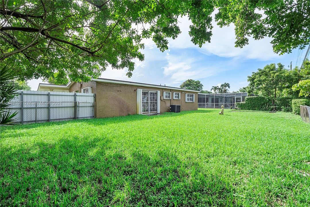 For Sale: $489,000 (3 beds, 2 baths, 1225 Square Feet)