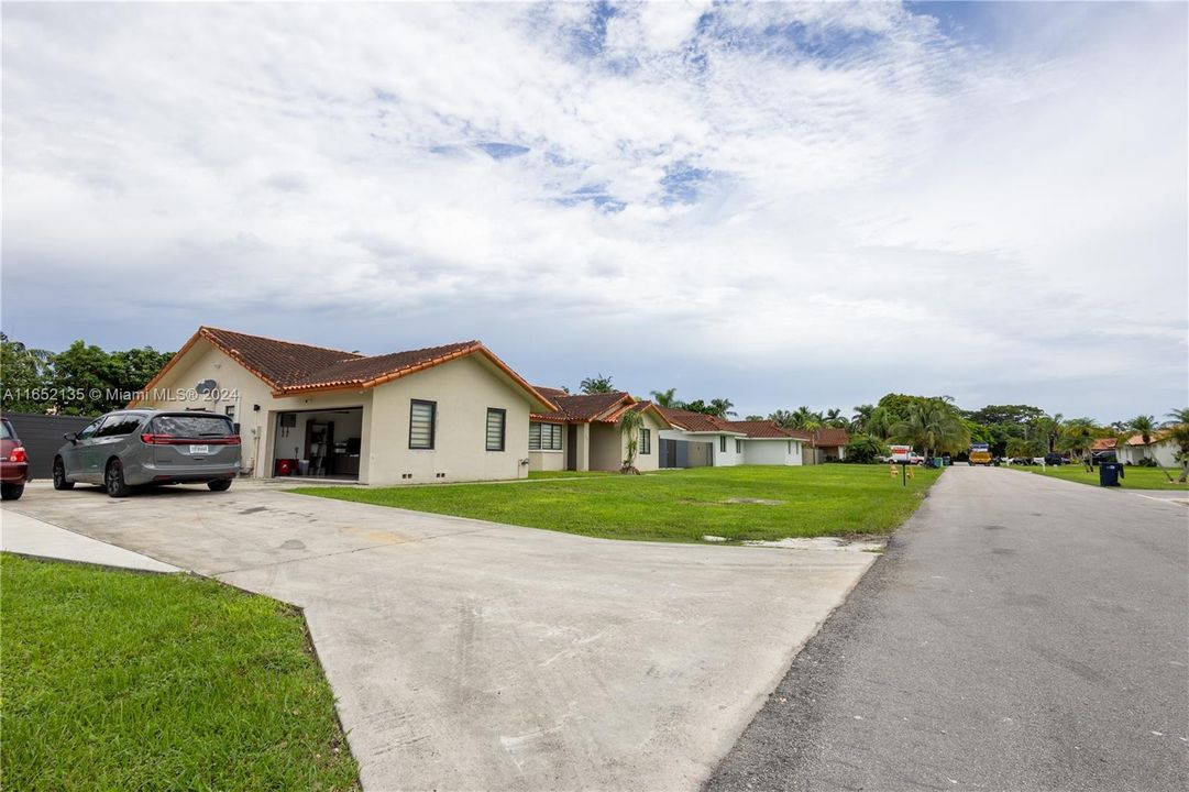 For Sale: $820,000 (4 beds, 2 baths, 2086 Square Feet)