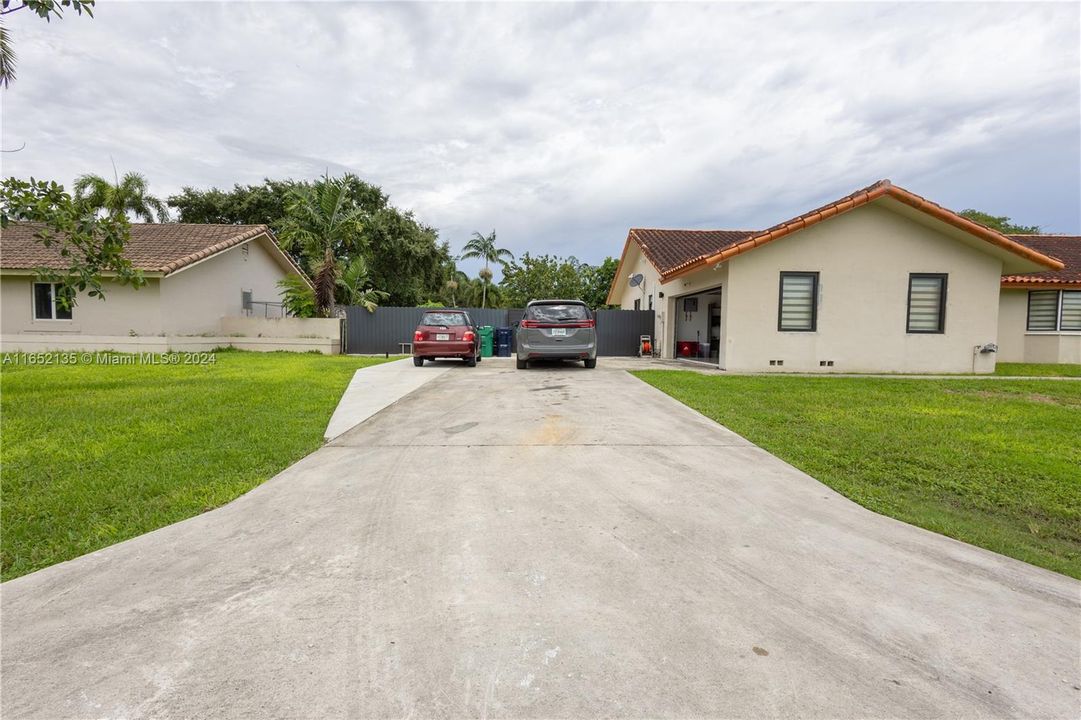 For Sale: $820,000 (4 beds, 2 baths, 2086 Square Feet)