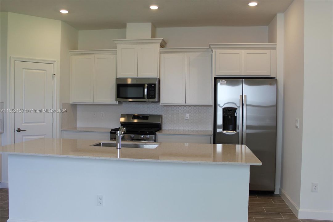 Active With Contract: $3,400 (3 beds, 2 baths, 1757 Square Feet)