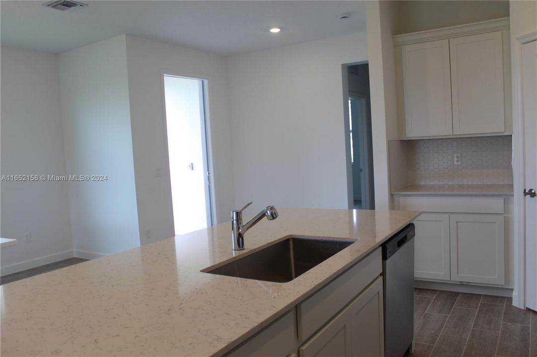 Active With Contract: $3,400 (3 beds, 2 baths, 1757 Square Feet)