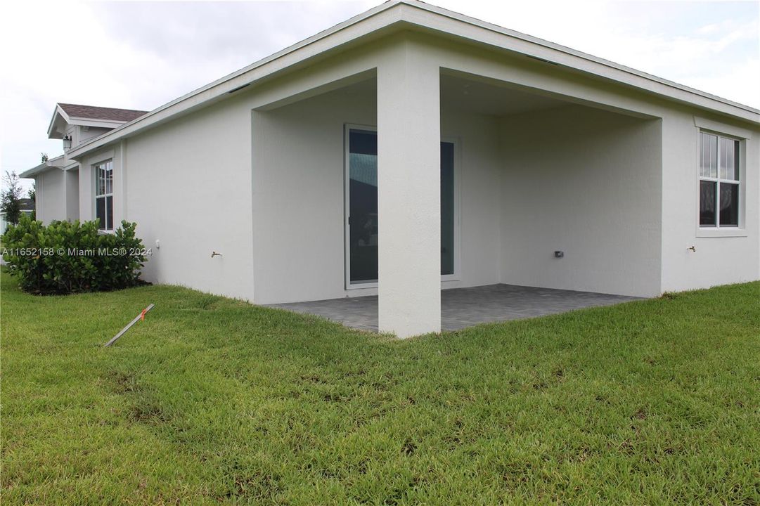 Active With Contract: $3,400 (3 beds, 2 baths, 1757 Square Feet)