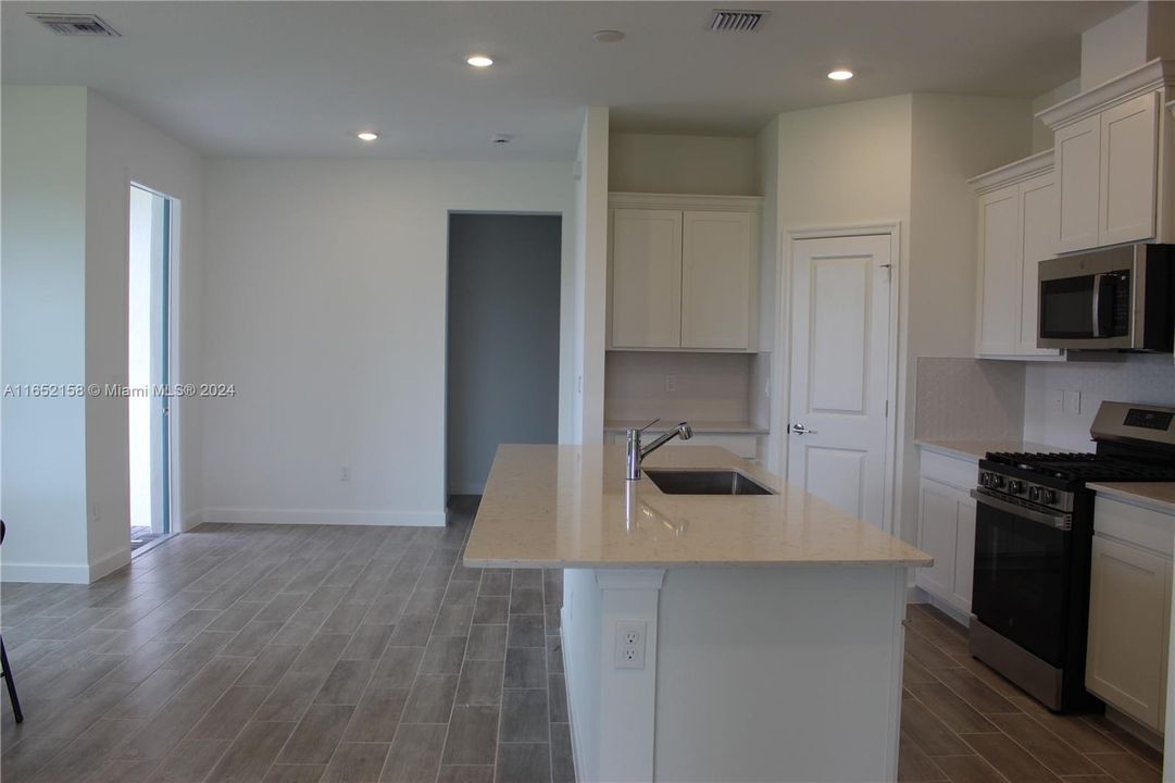 Active With Contract: $3,400 (3 beds, 2 baths, 1757 Square Feet)