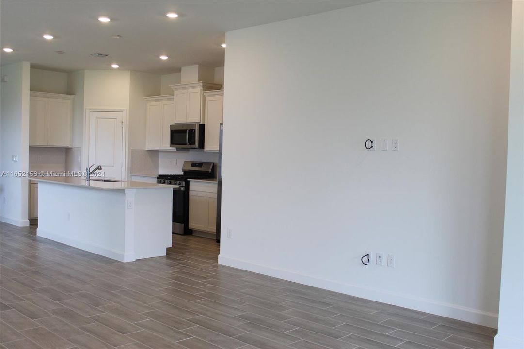 Active With Contract: $3,400 (3 beds, 2 baths, 1757 Square Feet)