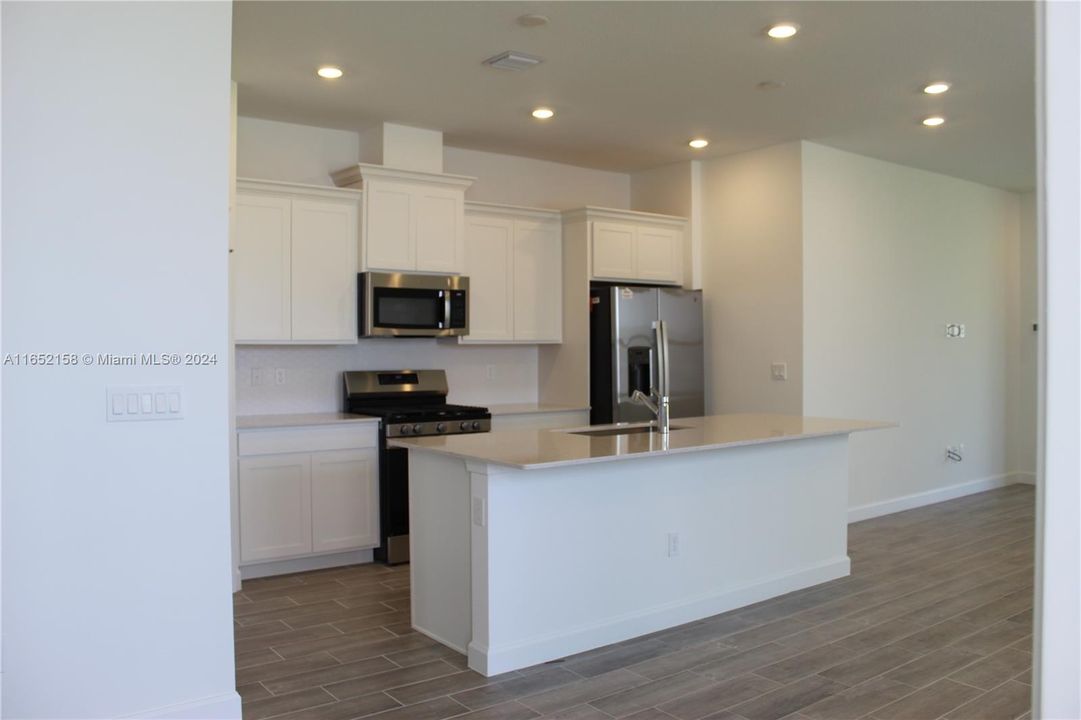 Active With Contract: $3,400 (3 beds, 2 baths, 1757 Square Feet)