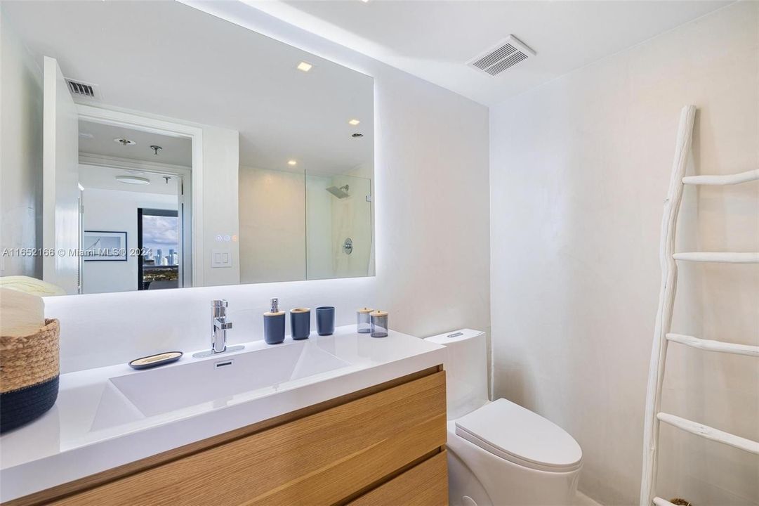 For Sale: $1,750,000 (2 beds, 2 baths, 1440 Square Feet)