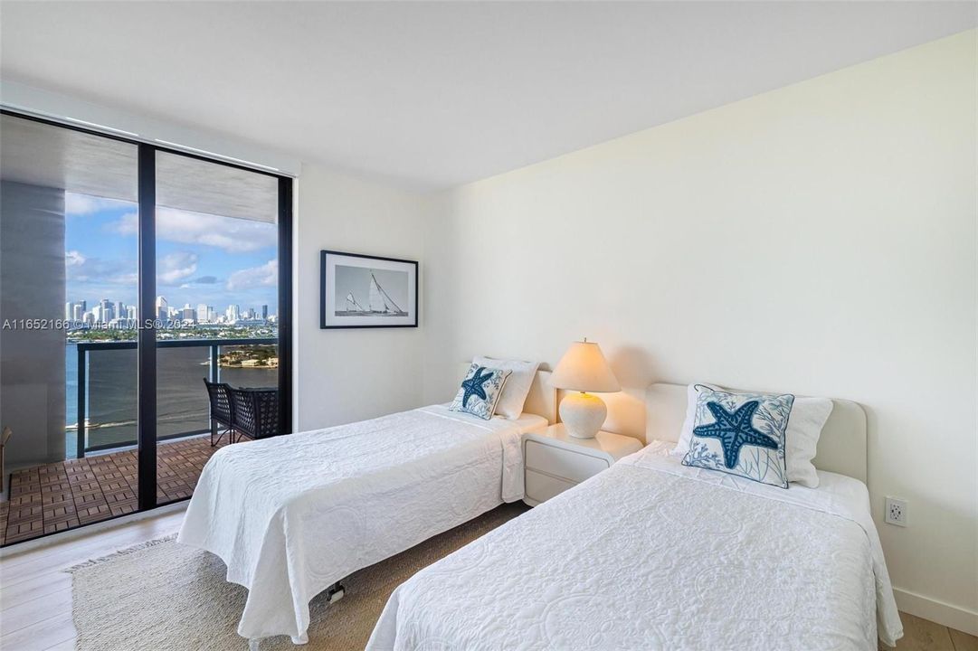 For Sale: $1,750,000 (2 beds, 2 baths, 1440 Square Feet)