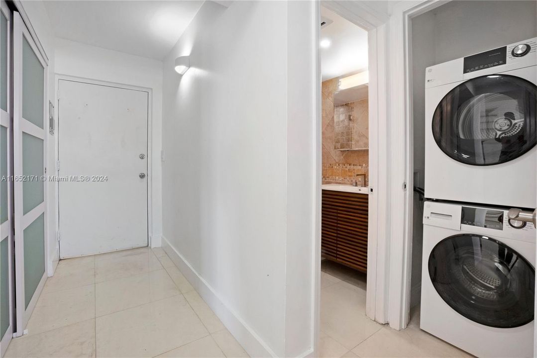 For Sale: $450,000 (1 beds, 1 baths, 720 Square Feet)