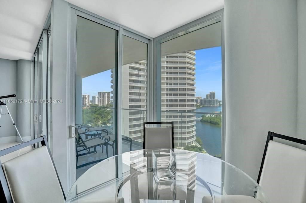 For Sale: $1,100,000 (2 beds, 2 baths, 1690 Square Feet)