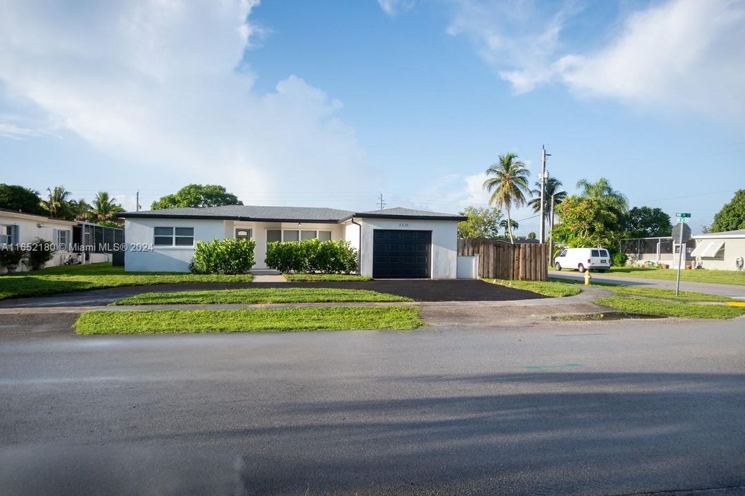 For Sale: $535,000 (3 beds, 2 baths, 1843 Square Feet)