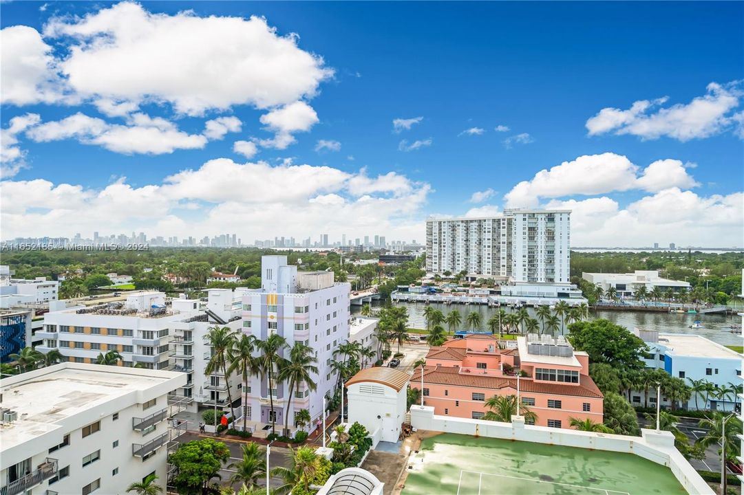 For Sale: $1,350,000 (2 beds, 2 baths, 1250 Square Feet)