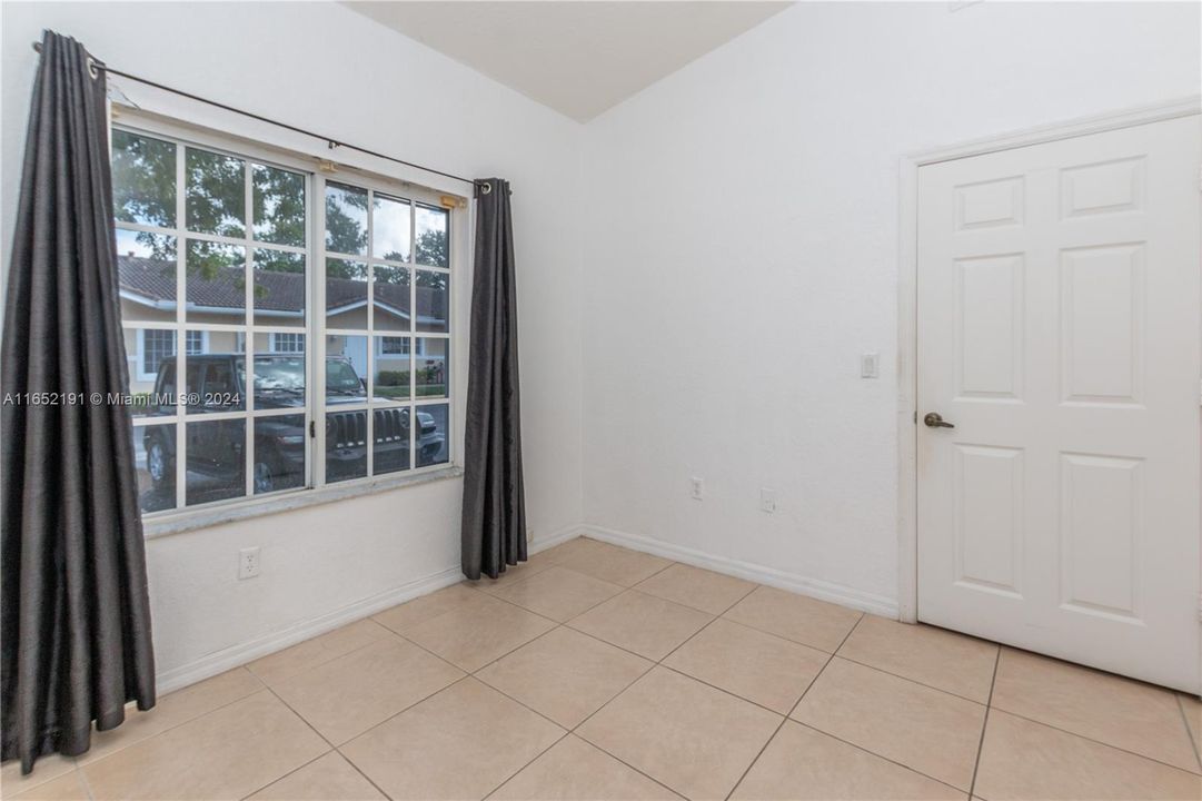 Active With Contract: $2,250 (2 beds, 2 baths, 950 Square Feet)