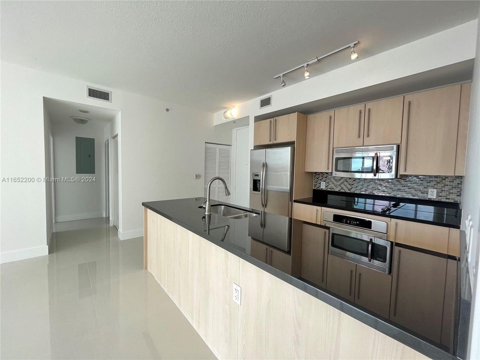 Недавно арендовано: $3,800 (2 спален, 2 ванн, 1013 Квадратных фут)