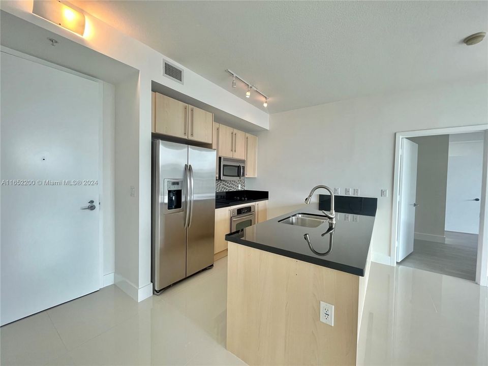 Недавно арендовано: $3,800 (2 спален, 2 ванн, 1013 Квадратных фут)