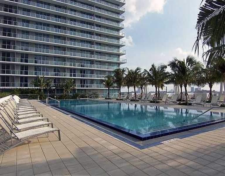 Недавно арендовано: $3,800 (2 спален, 2 ванн, 1013 Квадратных фут)