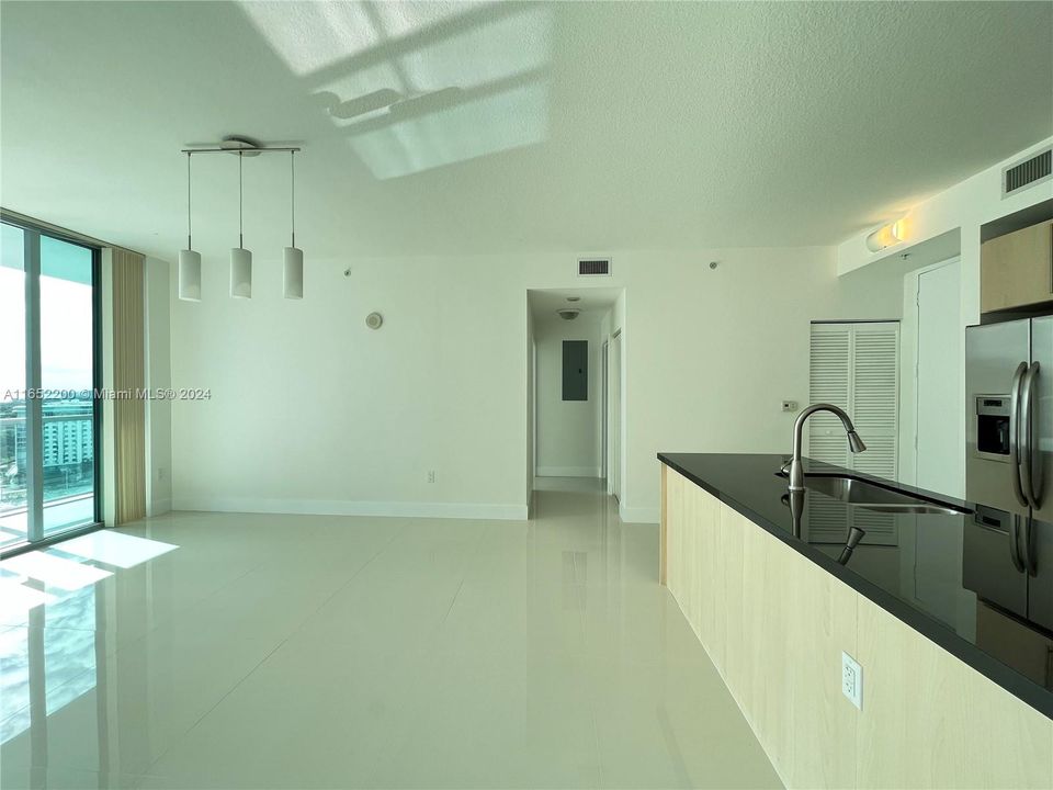 Недавно арендовано: $3,800 (2 спален, 2 ванн, 1013 Квадратных фут)