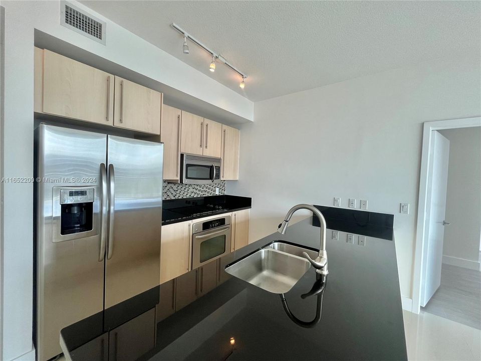 Недавно арендовано: $3,800 (2 спален, 2 ванн, 1013 Квадратных фут)