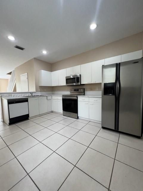 For Rent: $3,400 (3 beds, 2 baths, 1461 Square Feet)