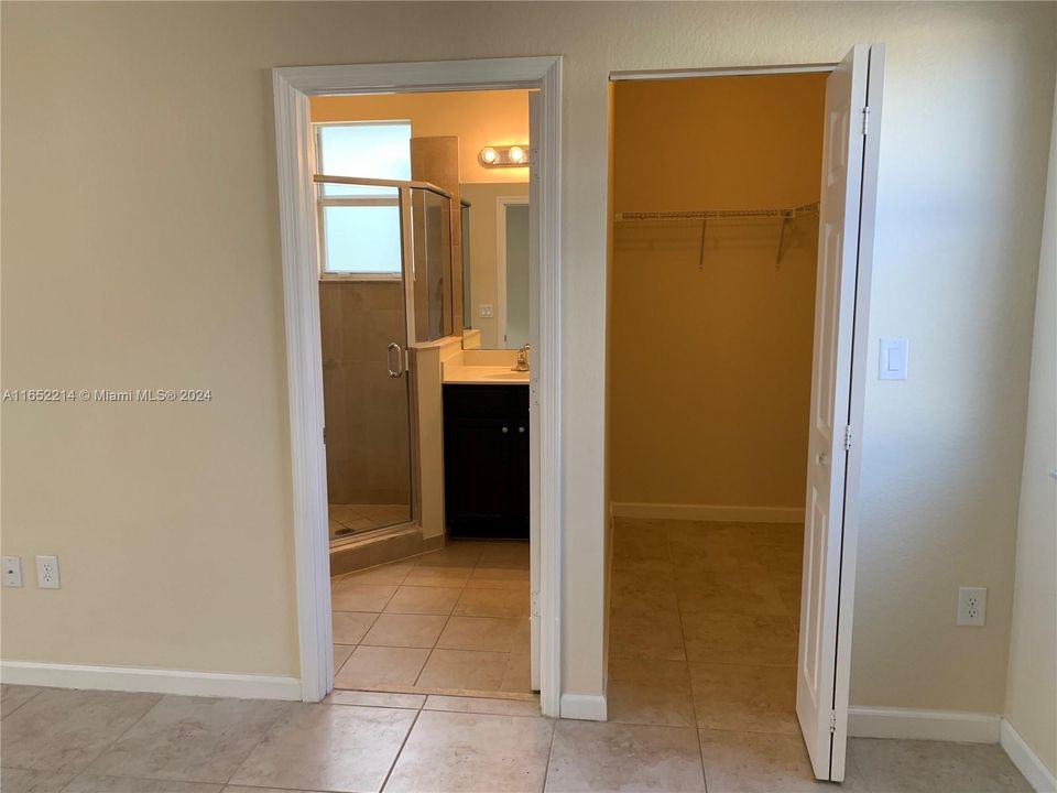 For Rent: $1,700 (0 beds, 1 baths, 434 Square Feet)