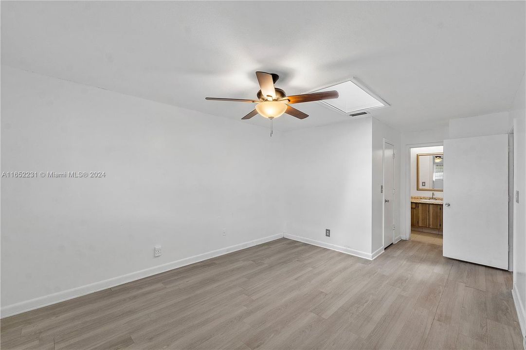 For Sale: $274,900 (2 beds, 2 baths, 1250 Square Feet)