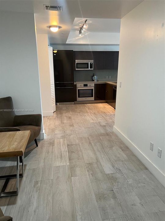 For Sale: $690,000 (1 beds, 1 baths, 905 Square Feet)