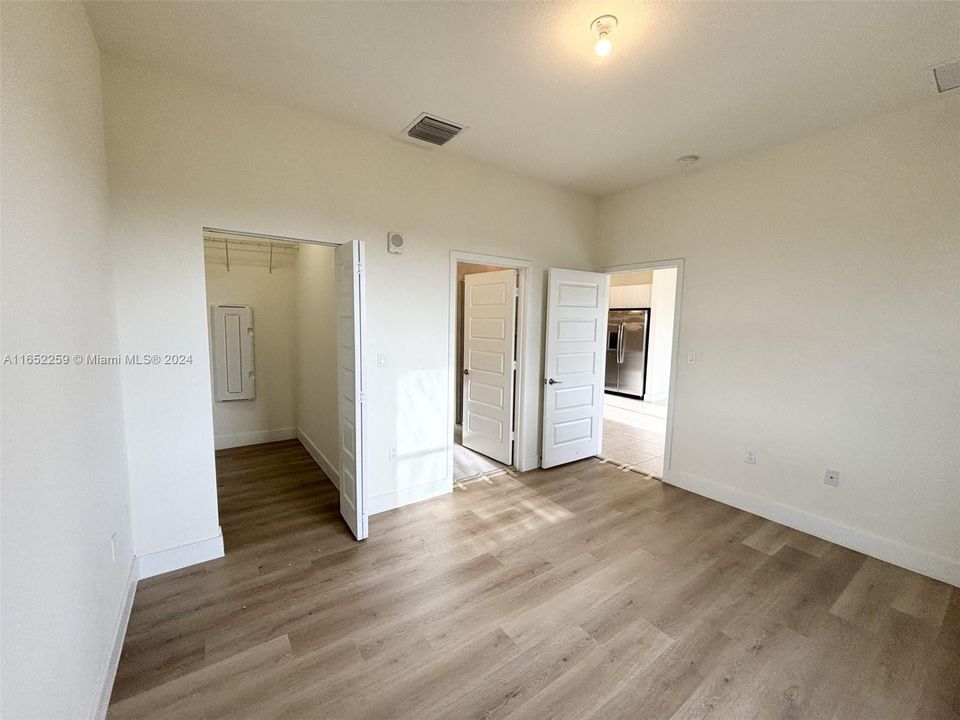 Active With Contract: $3,150 (2 beds, 2 baths, 1135 Square Feet)