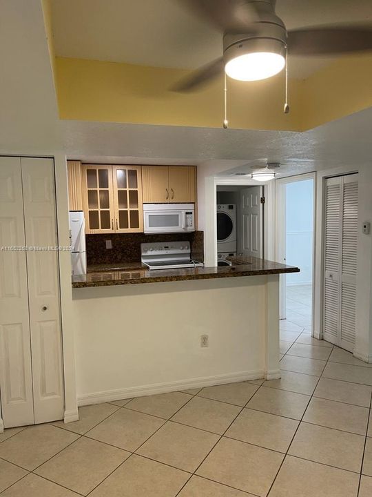 Active With Contract: $2,100 (2 beds, 2 baths, 827 Square Feet)