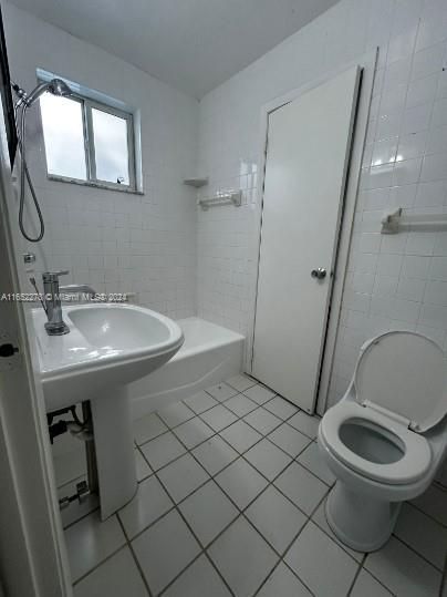 Recently Rented: $2,200 (2 beds, 1 baths, 700 Square Feet)