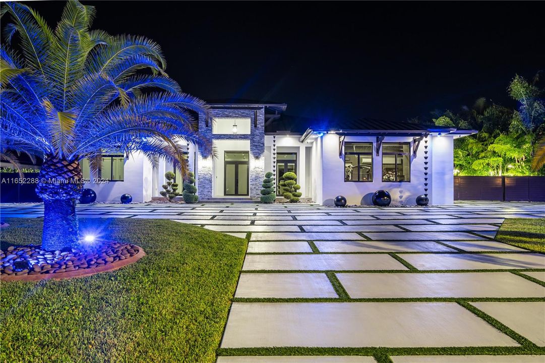 For Sale: $3,950,000 (6 beds, 6 baths, 4606 Square Feet)