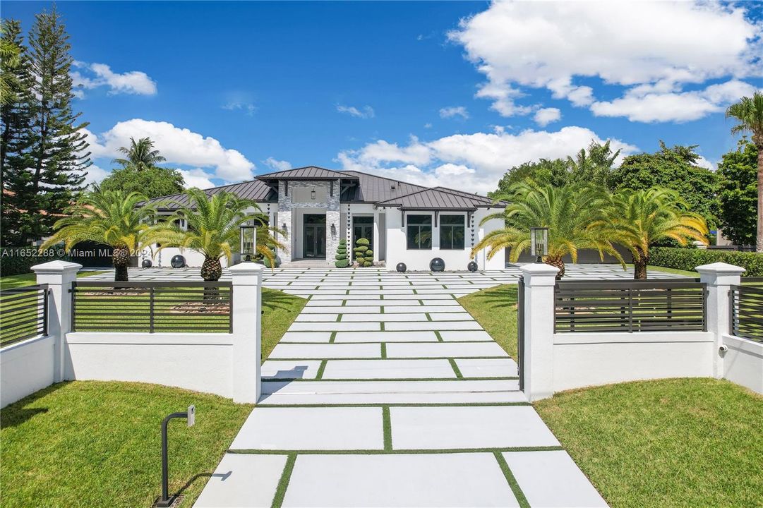 For Sale: $3,950,000 (6 beds, 6 baths, 4606 Square Feet)