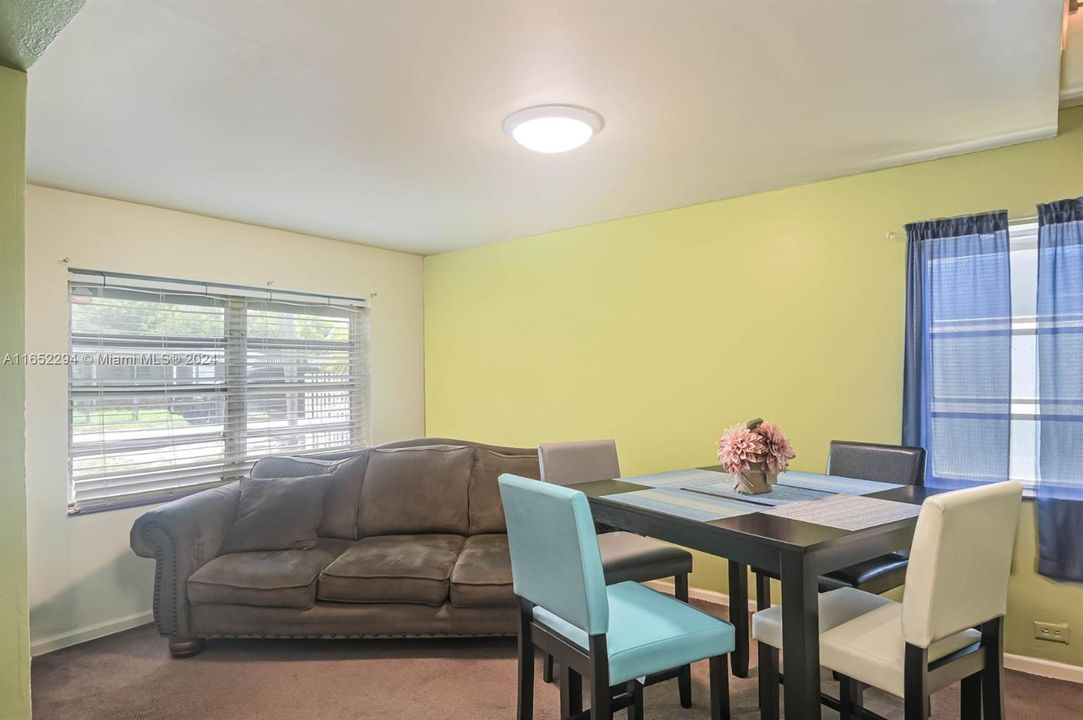 For Sale: $629,900 (3 beds, 2 baths, 1324 Square Feet)