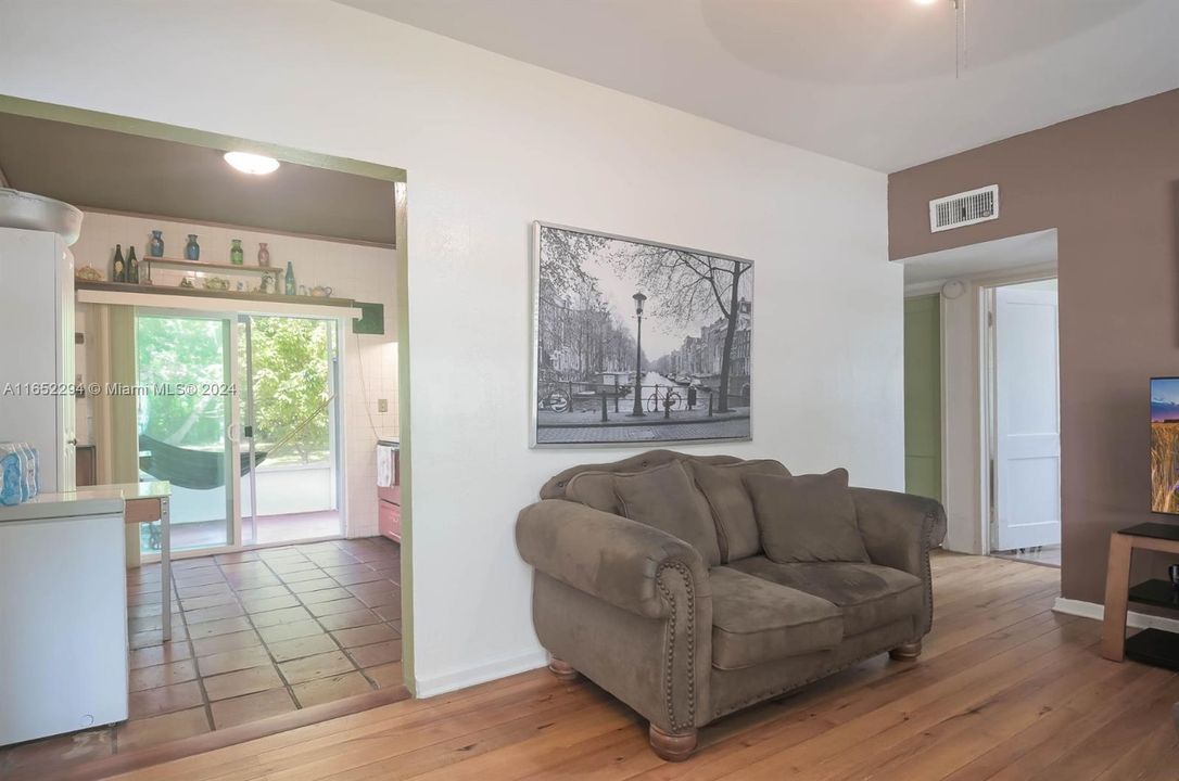 For Sale: $629,900 (3 beds, 2 baths, 1324 Square Feet)