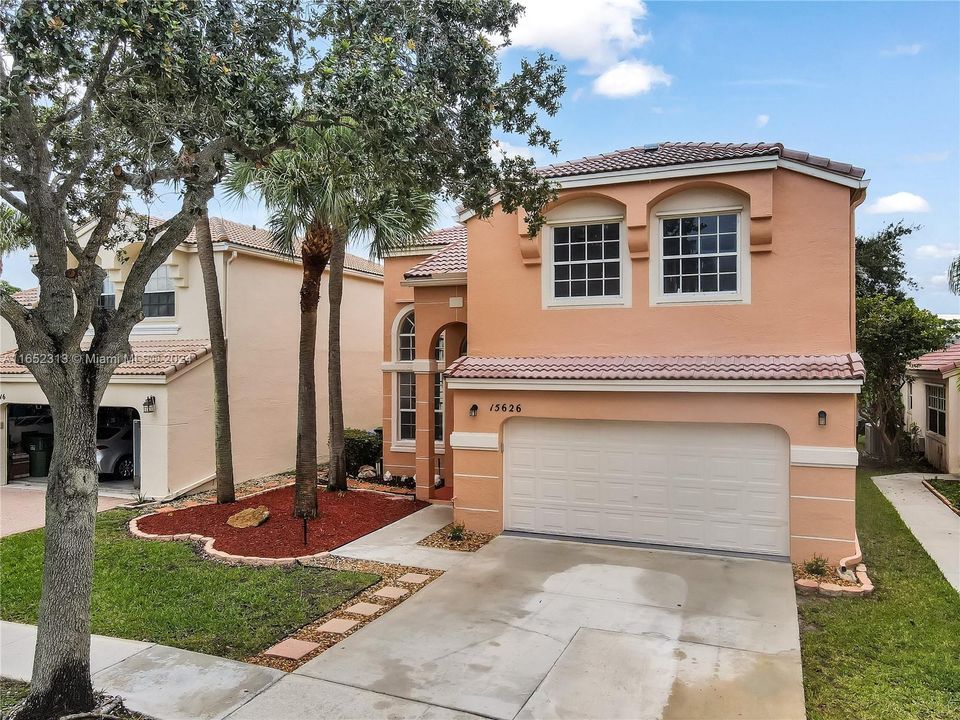 Recently Sold: $647,000 (4 beds, 2 baths, 2148 Square Feet)