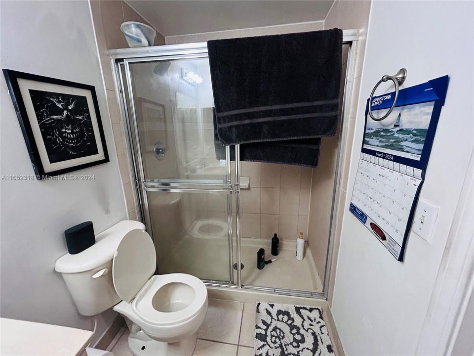 Active With Contract: $2,100 (2 beds, 2 baths, 809 Square Feet)