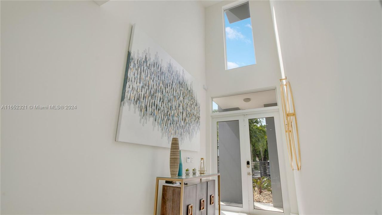 Recently Sold: $1,095,000 (3 beds, 3 baths, 2256 Square Feet)