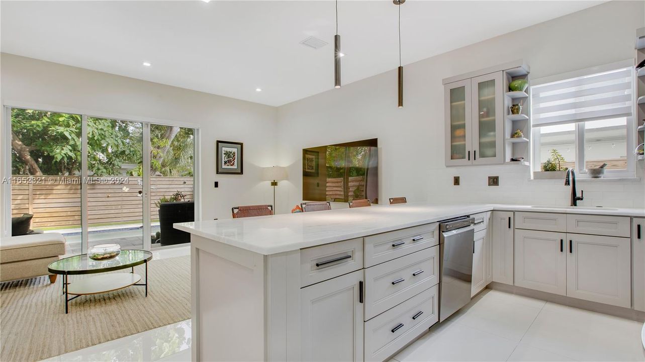 Recently Sold: $1,095,000 (3 beds, 3 baths, 2256 Square Feet)