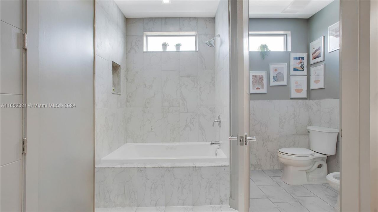 Recently Sold: $1,095,000 (3 beds, 3 baths, 2256 Square Feet)