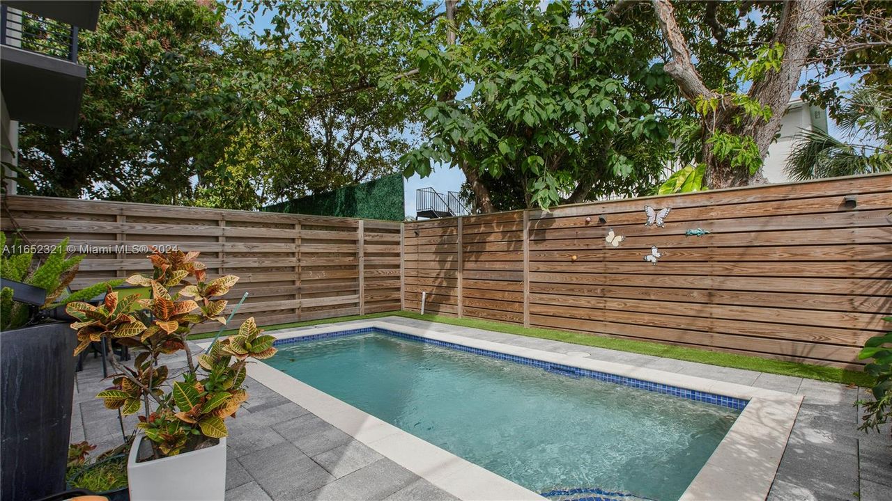 Recently Sold: $1,095,000 (3 beds, 3 baths, 2256 Square Feet)