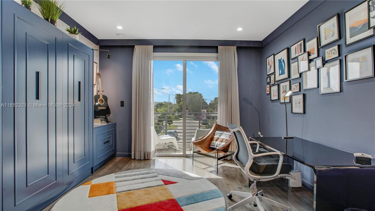 Recently Sold: $1,095,000 (3 beds, 3 baths, 2256 Square Feet)