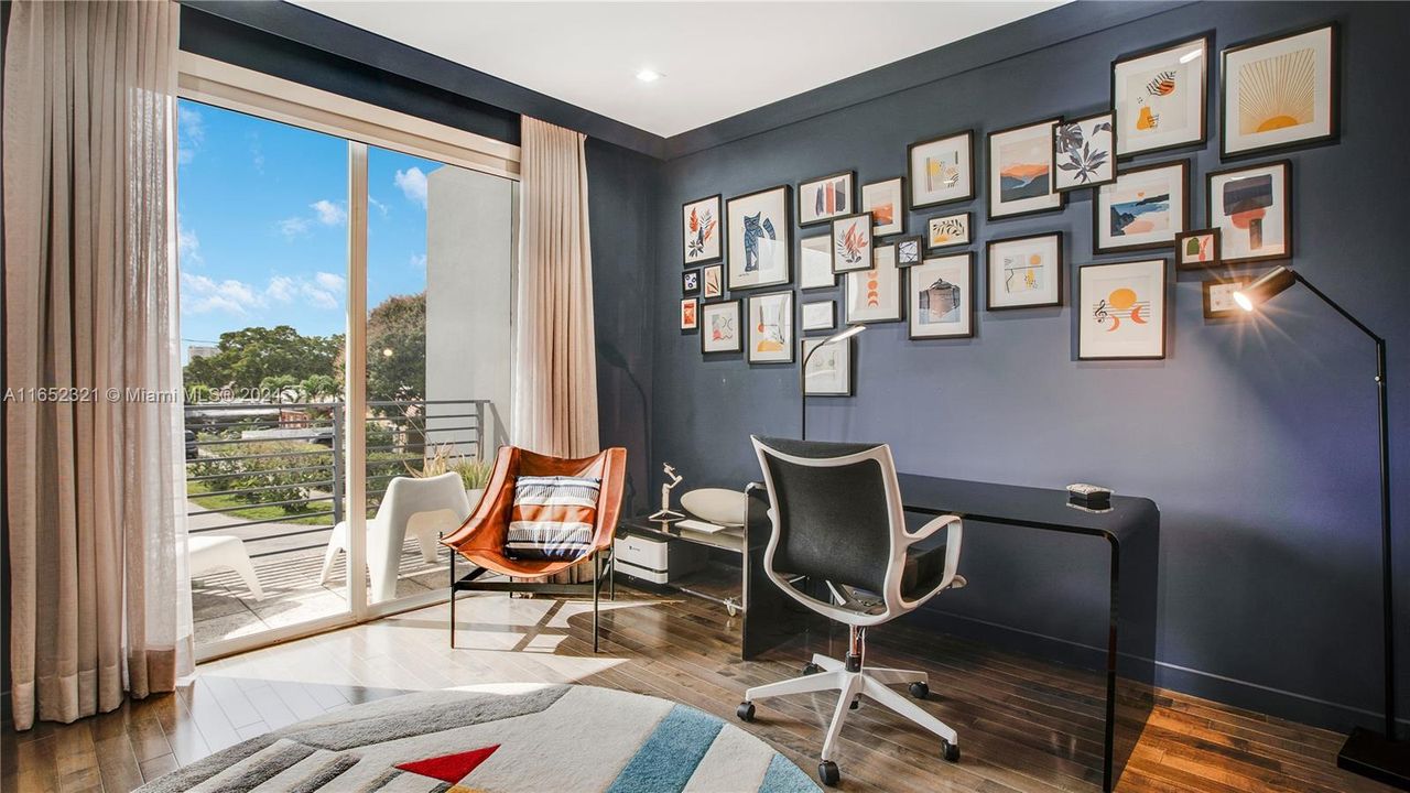 Recently Sold: $1,095,000 (3 beds, 3 baths, 2256 Square Feet)