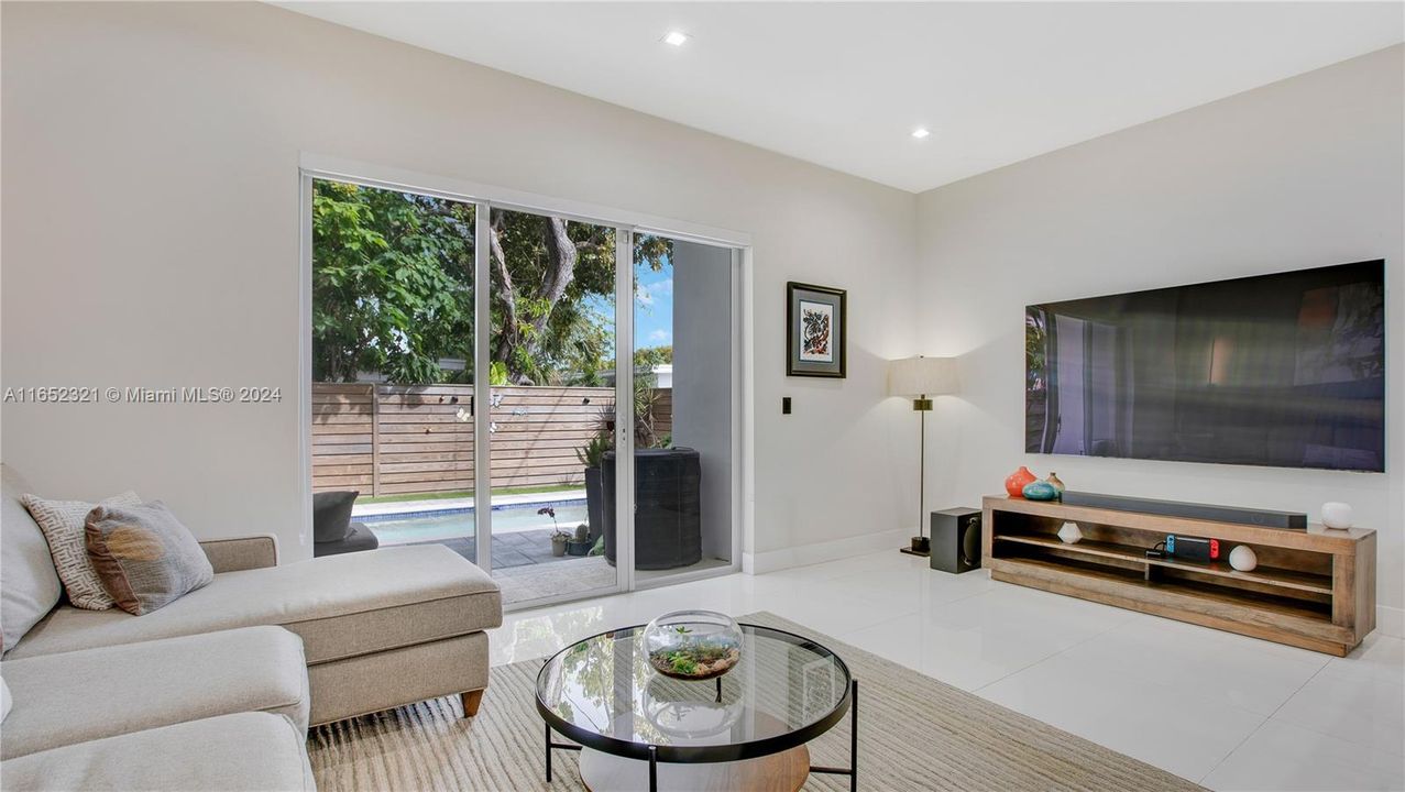 Recently Sold: $1,095,000 (3 beds, 3 baths, 2256 Square Feet)