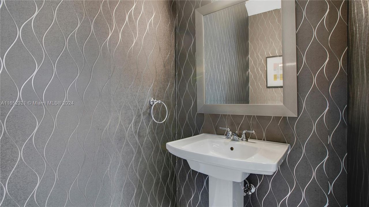 Recently Sold: $1,095,000 (3 beds, 3 baths, 2256 Square Feet)